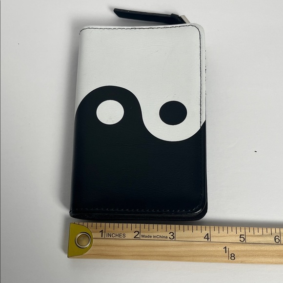 Black and White Yin Yang Wallet - Picture 9 of 10
